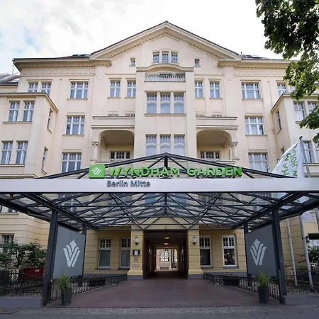 Wyndham Garden Mitte Otel 4*