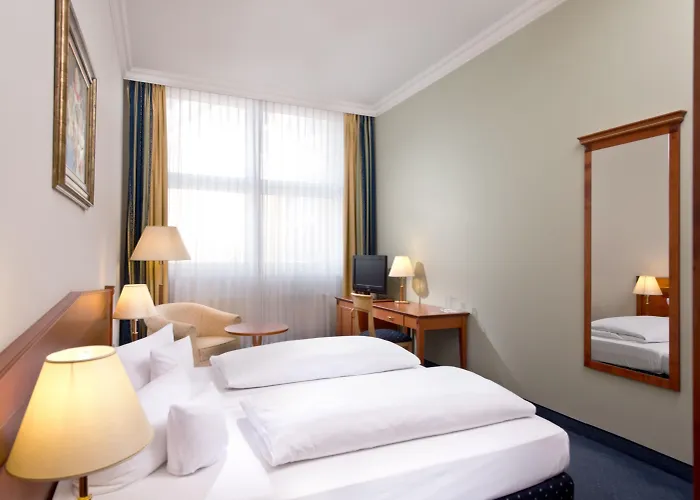 Wyndham Garden Mitte Otel 4*