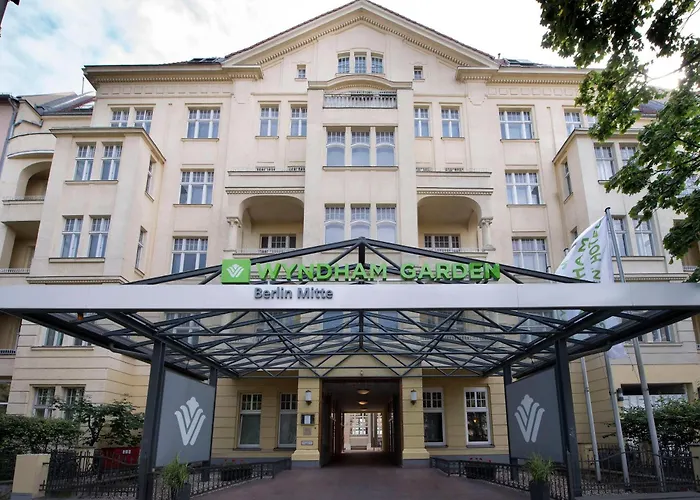 Wyndham Garden Mitte Otel 4*