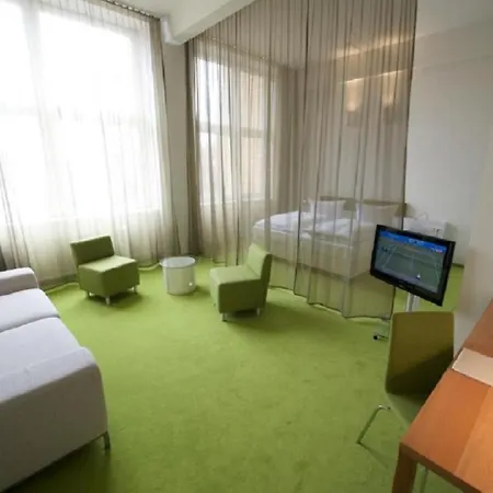 Wyndham Garden Mitte Hotel 4*